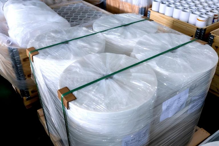 Differences Between PE Heat Shrink Film and Stretch Wrap Film For Industrial Packaging